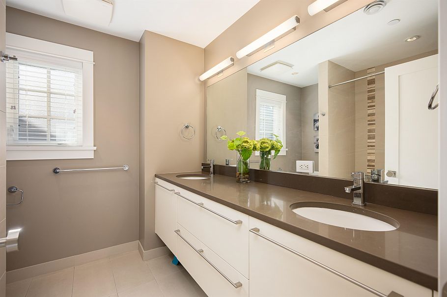 6467 Larch Street Vancouver, BC - 30