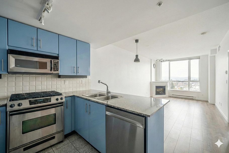 2102 188 E Esplanade Street North Vancouver, BC - 15