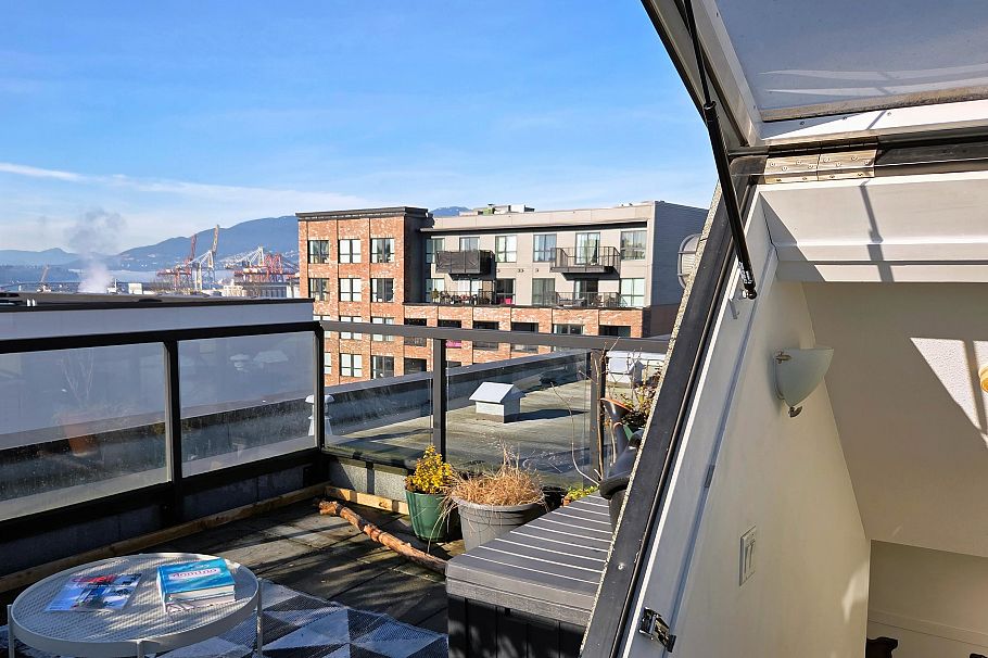 PH20 2150 E Hastings Street Vancouver, BC - 5