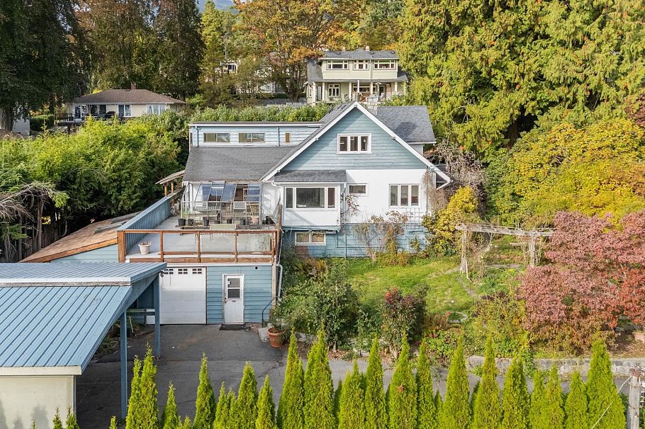 3041 St. Marys Avenue North Vancouver, BC - 1