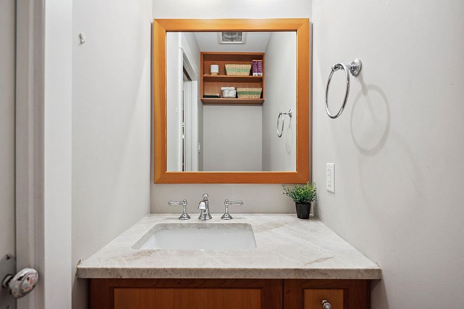 346 E 5th Street North Vancouver, BC - 32