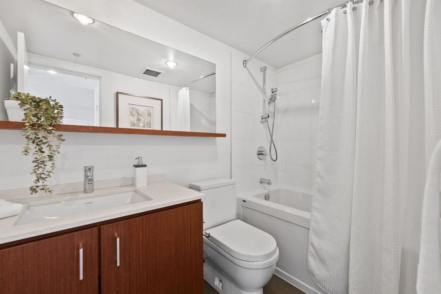 304 221 E 3rd Street North Vancouver, BC - 20