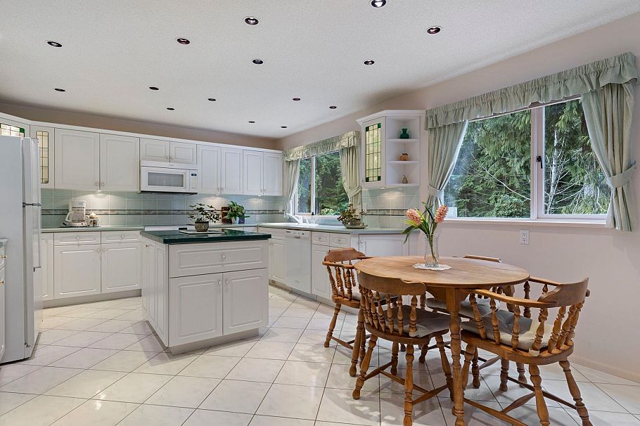 5427 Cliffridge Avenue North Vancouver, BC - 6