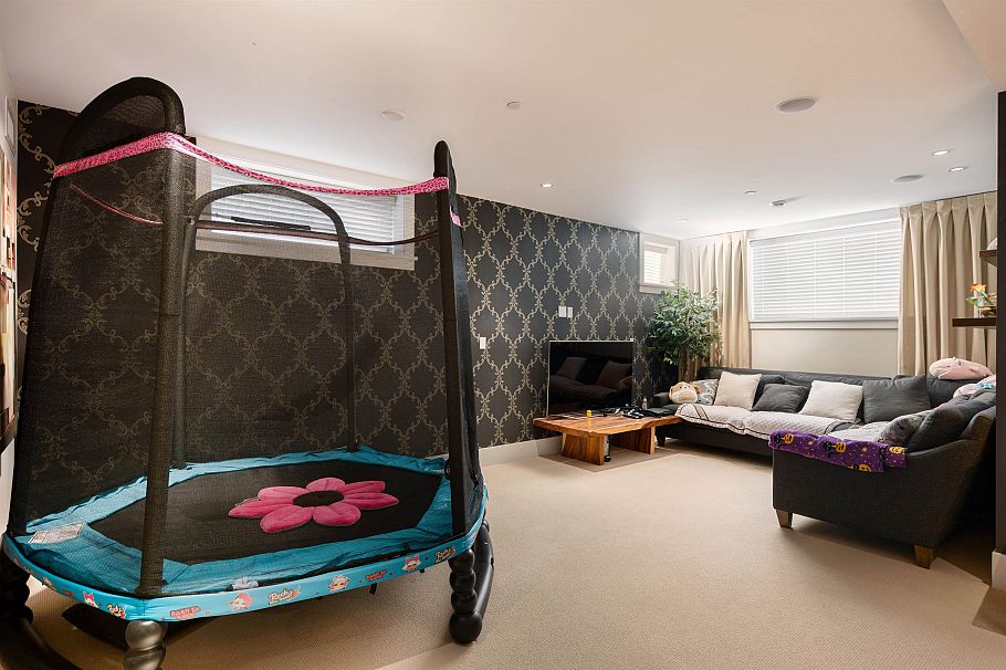 6467 Larch Street Vancouver, BC - 31