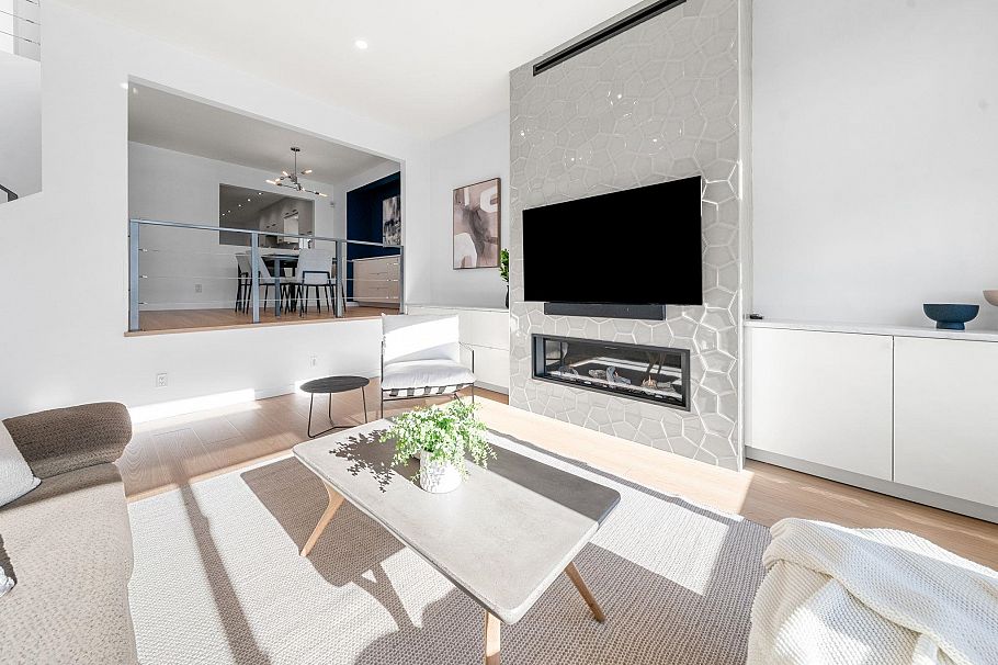 256 W 5th Street North Vancouver, BC - 5