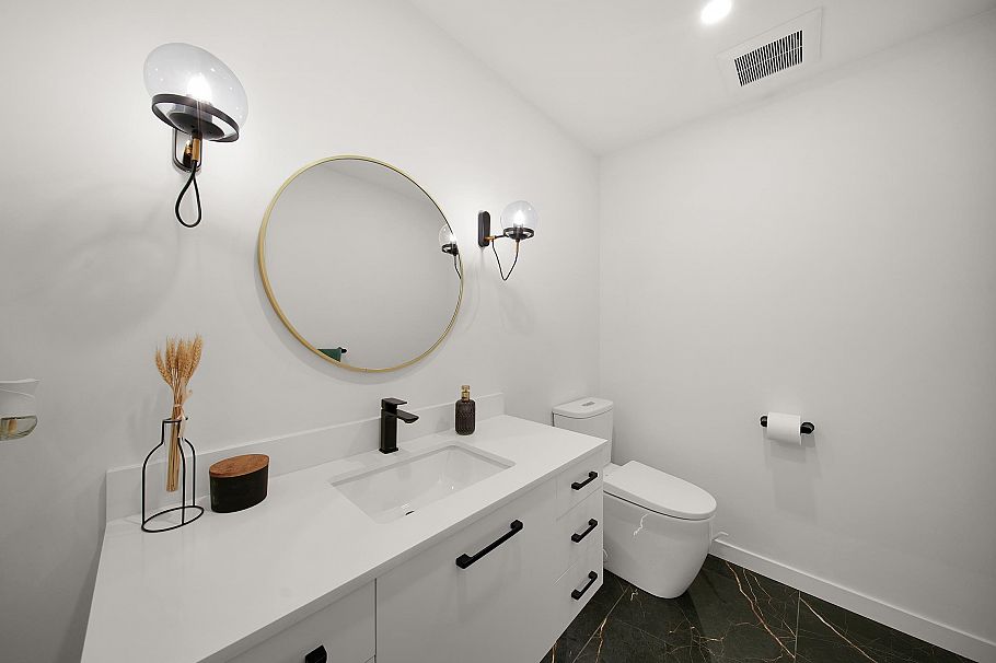 16 838 Tobruck Avenue North Vancouver, BC - 11