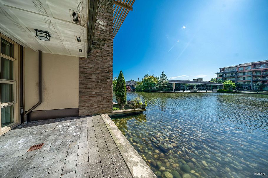 111 3606 Aldercrest Drive North Vancouver, BC - 1