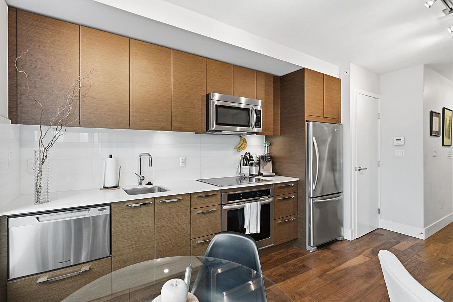 1006 111 E 13th Street North Vancouver, BC - 9