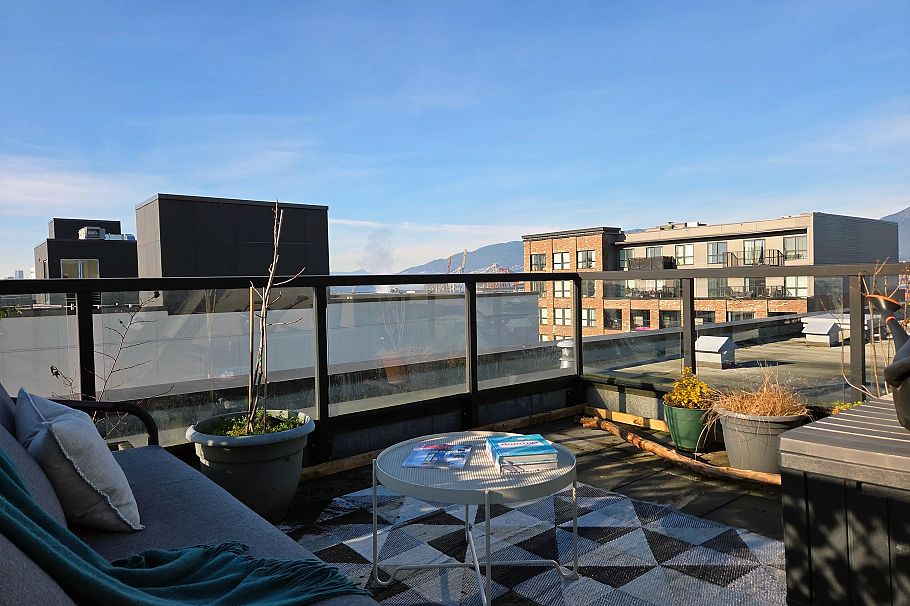 PH20 2150 E Hastings Street Vancouver, BC - 3