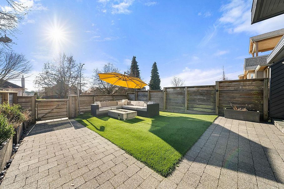 256 W 5th Street North Vancouver, BC - 34