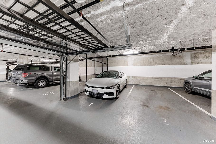 312 2632 Library Lane North Vancouver, BC - 25