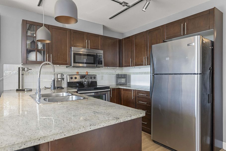 PH20 2150 E Hastings Street Vancouver, BC - 10