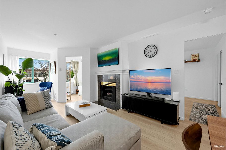 107 189 E 16th Avenue Vancouver, BC - 1