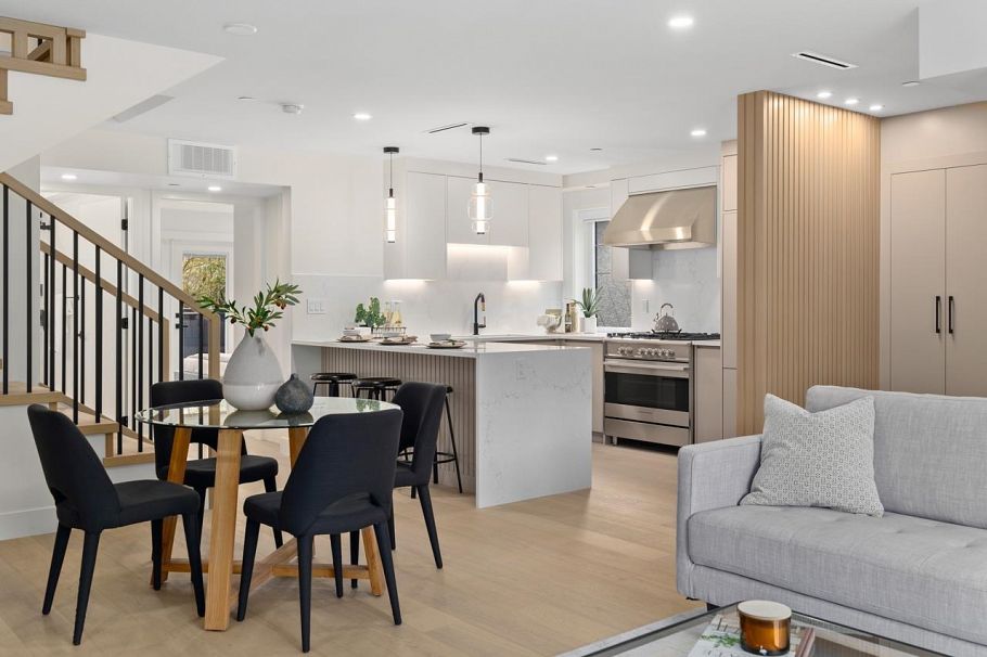 2438 W 49 Avenue Vancouver, BC - 2