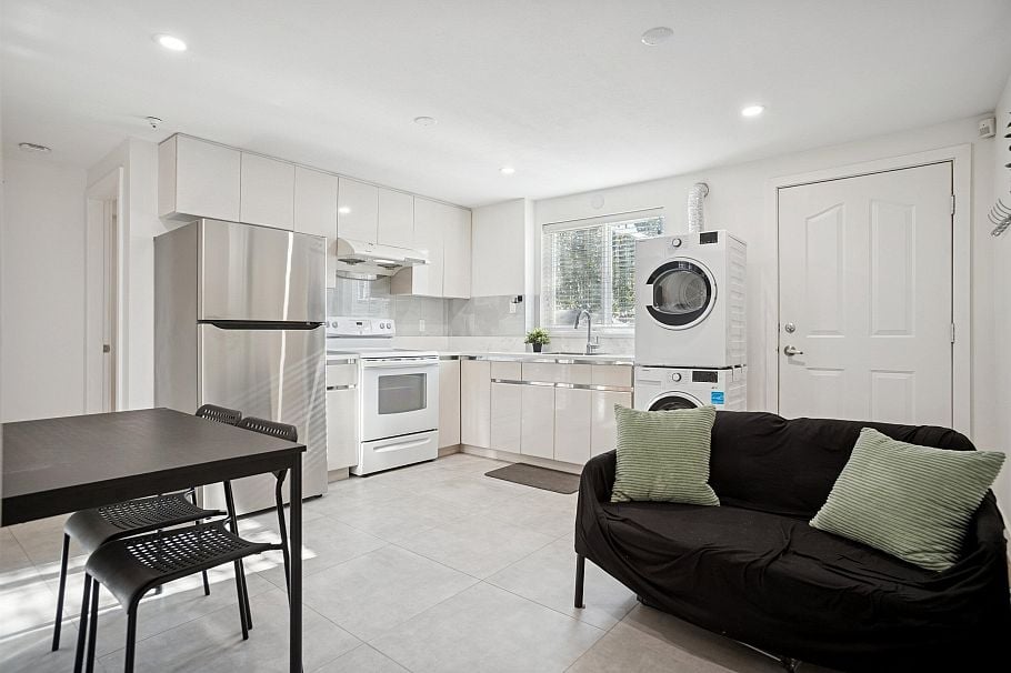 2168 E 8th Avenue Vancouver, BC - 29