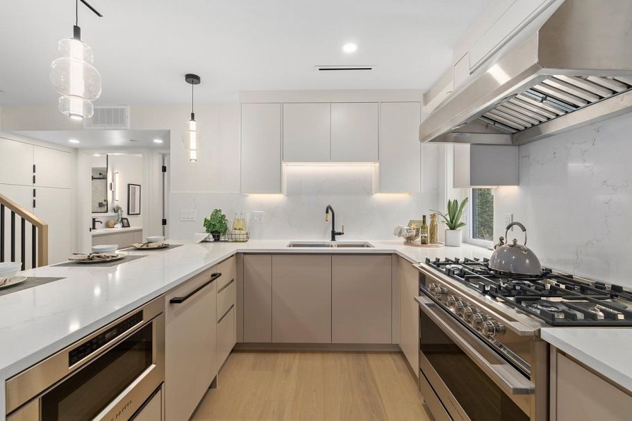 2438 W 49 Avenue Vancouver, BC - 14