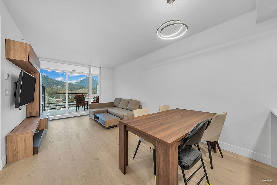 607 2780 Valley Centre Avenue North Vancouver, BC - 2