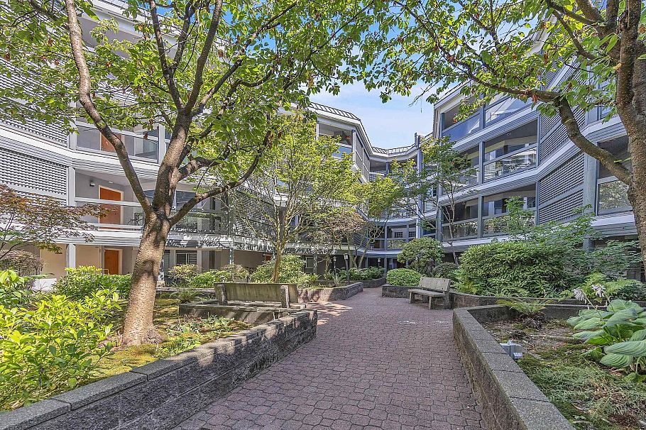 28 1345 W 4th Avenue Vancouver, BC - 2