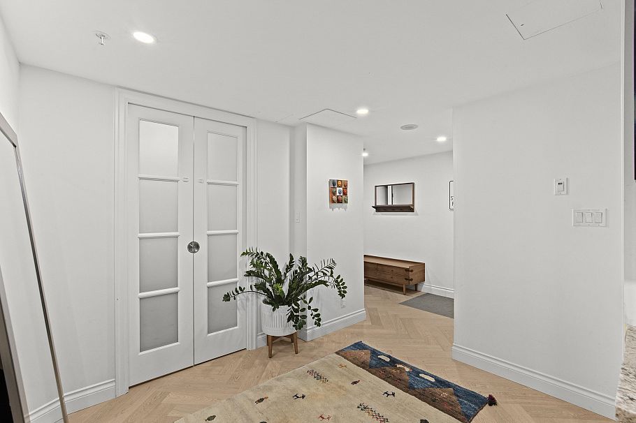 602 133 E Esplanade North Vancouver, BC - 23