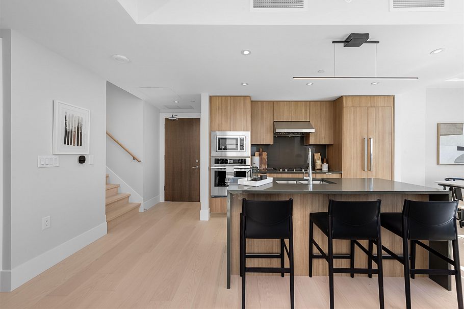 2206 3430 E Kent Avenue South Vancouver, BC - 2