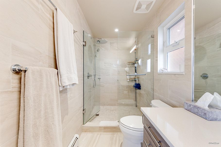 29 415 Esplanade Avenue North Vancouver, BC - 24