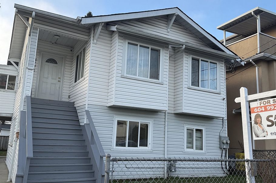 8125 St. George Street Vancouver, BC - 23