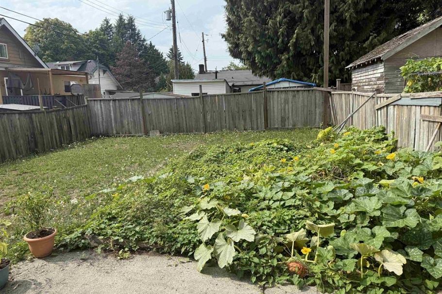 8125 St. George Street Vancouver, BC - 17