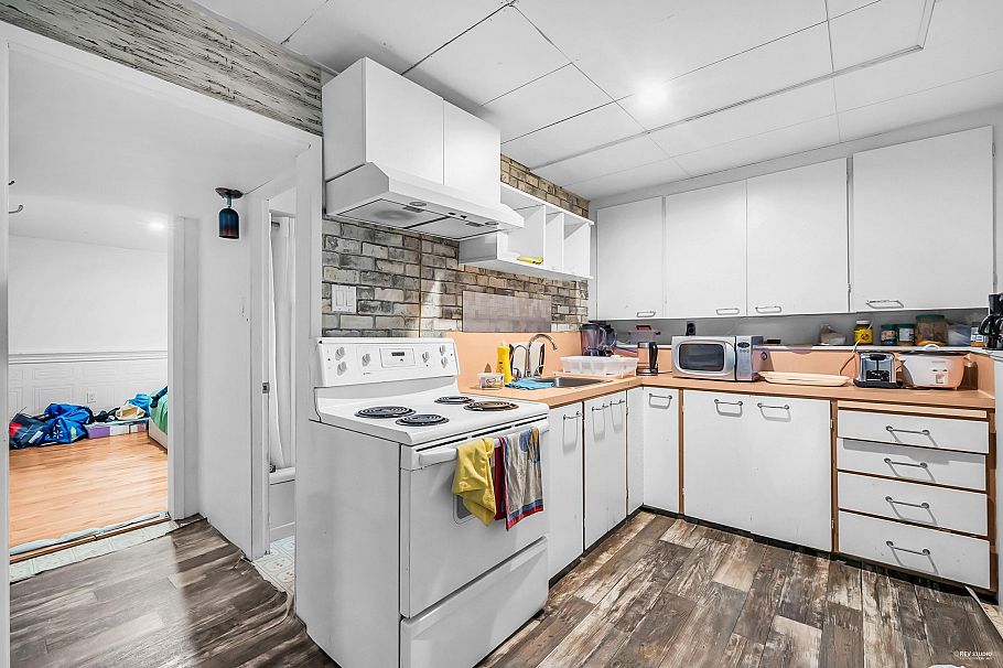 2975 E 41st Avenue Vancouver, BC - 16