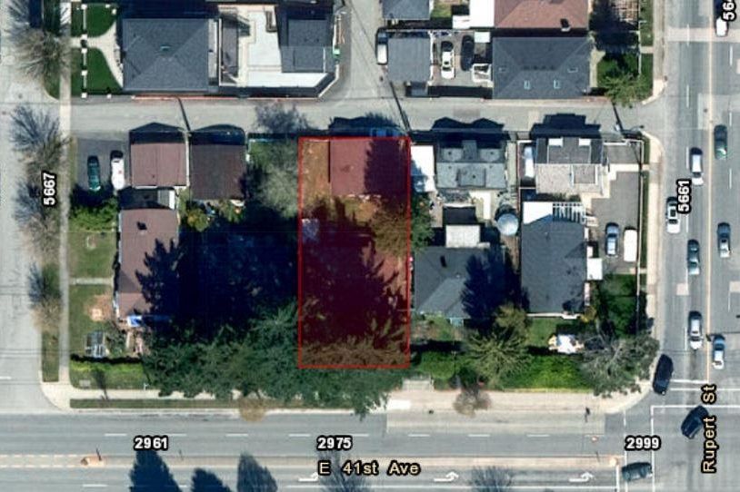 2975 E 41st Avenue Vancouver, BC - 2