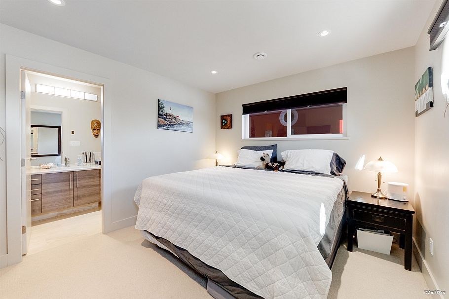 29 415 Esplanade Avenue North Vancouver, BC - 27