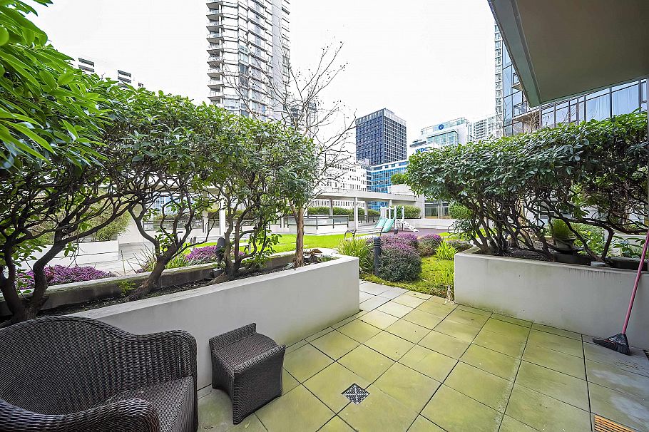303 1211 Melville Street Vancouver, BC - 22