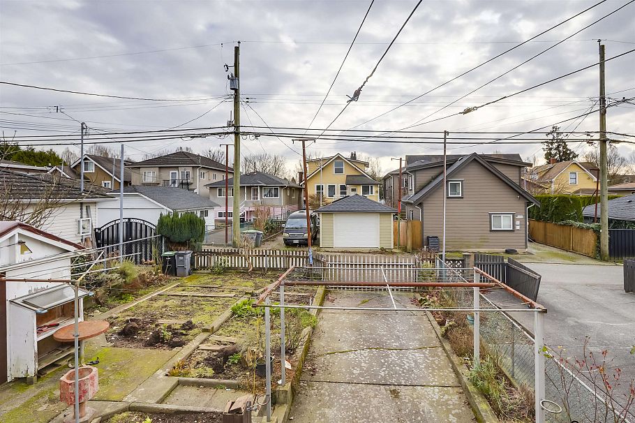 2636 Triumph Street Vancouver, BC - 27