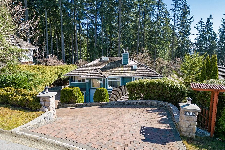 3866 Michener Way North Vancouver, BC - 2