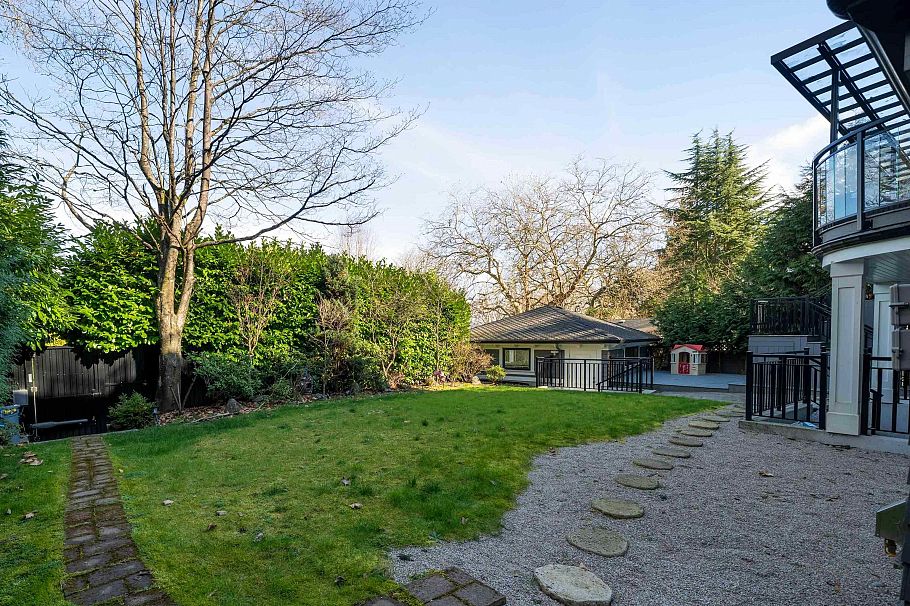 3955 W Broadway Vancouver, BC - 37