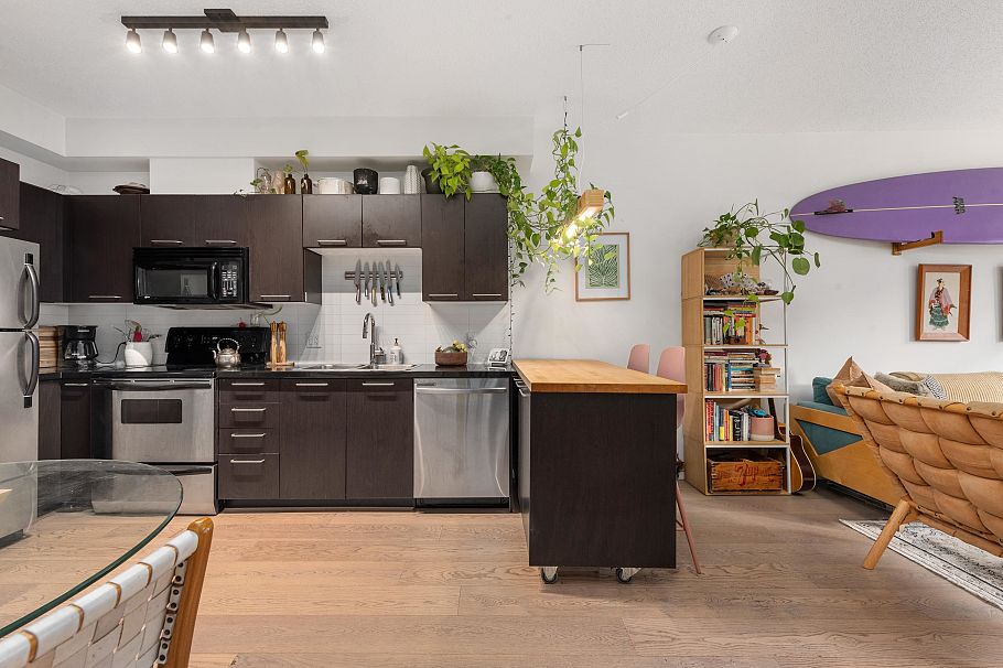 212 205 E 10th Avenue Vancouver, BC - 5