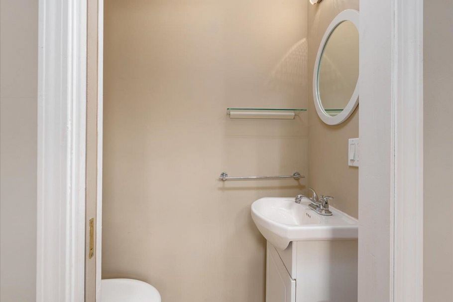 5 3588 Whitney Place Vancouver, BC - 13