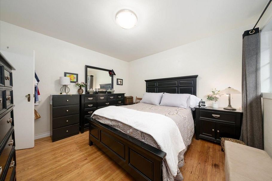 322 E 25th Street North Vancouver, BC - 11