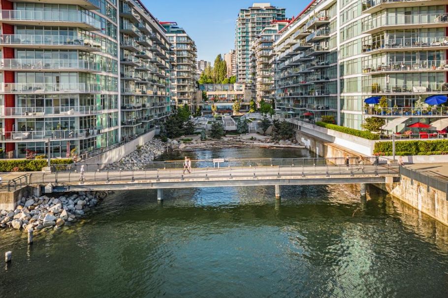 305 185 Victory Ship Way North Vancouver, BC - 8