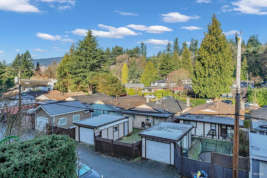 315 1330 Marine Drive North Vancouver, BC - 28