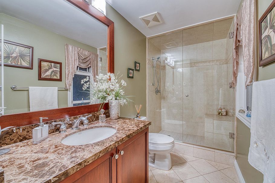 1428 W 37th Avenue Vancouver, BC - 23