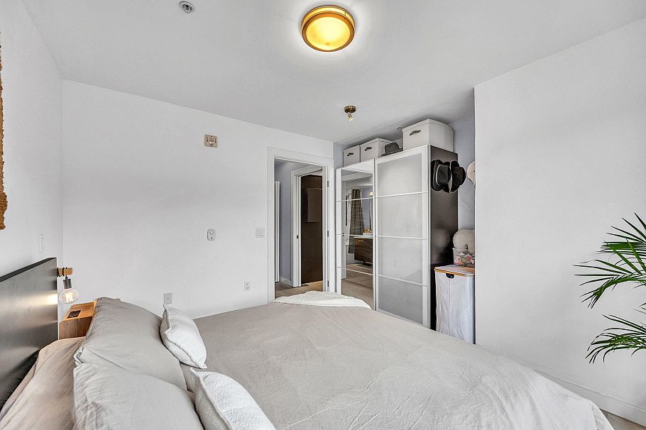 405 935 W 16th Street North Vancouver, BC - 16