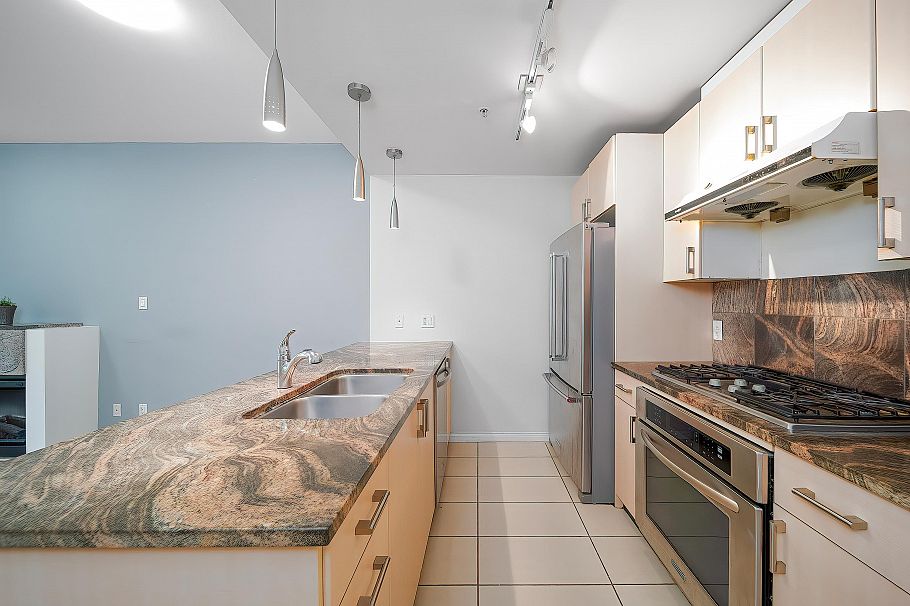 303 1211 Melville Street Vancouver, BC - 9