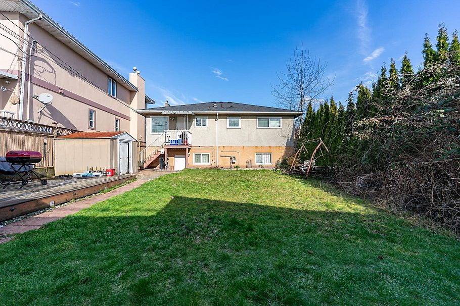 3654 E 25th Avenue Vancouver, BC - 33