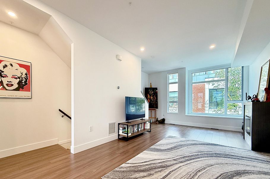 5458 Oak Street Vancouver, BC - 5