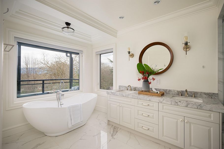 3955 W Broadway Vancouver, BC - 21