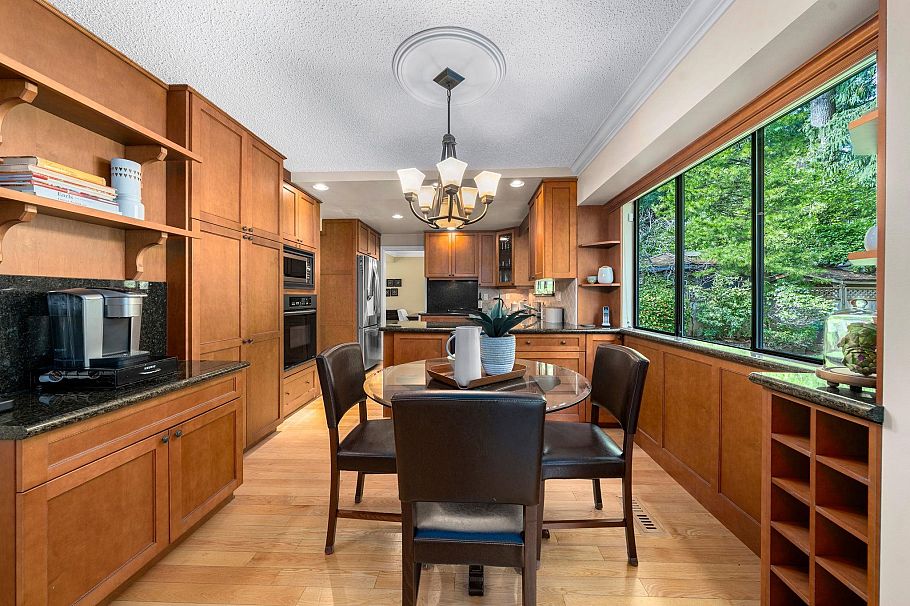 1168 Canyon Boulevard North Vancouver, BC - 16