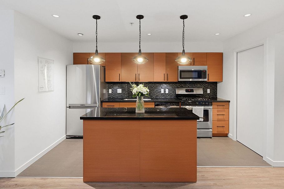 105 2832 Capilano Road North Vancouver, BC - 11