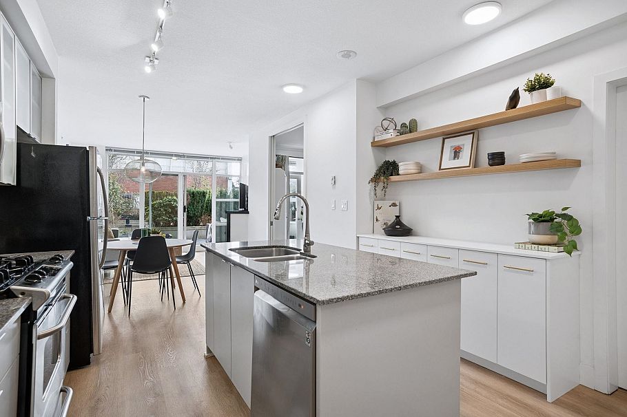 203 298 E 11th Avenue Vancouver, BC - 13