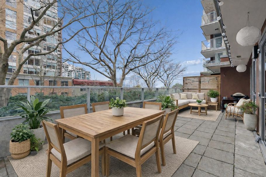 303 150 W 15th Street North Vancouver, BC - 26