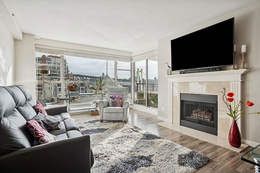 203 1008 Beach Avenue Vancouver, BC - 2